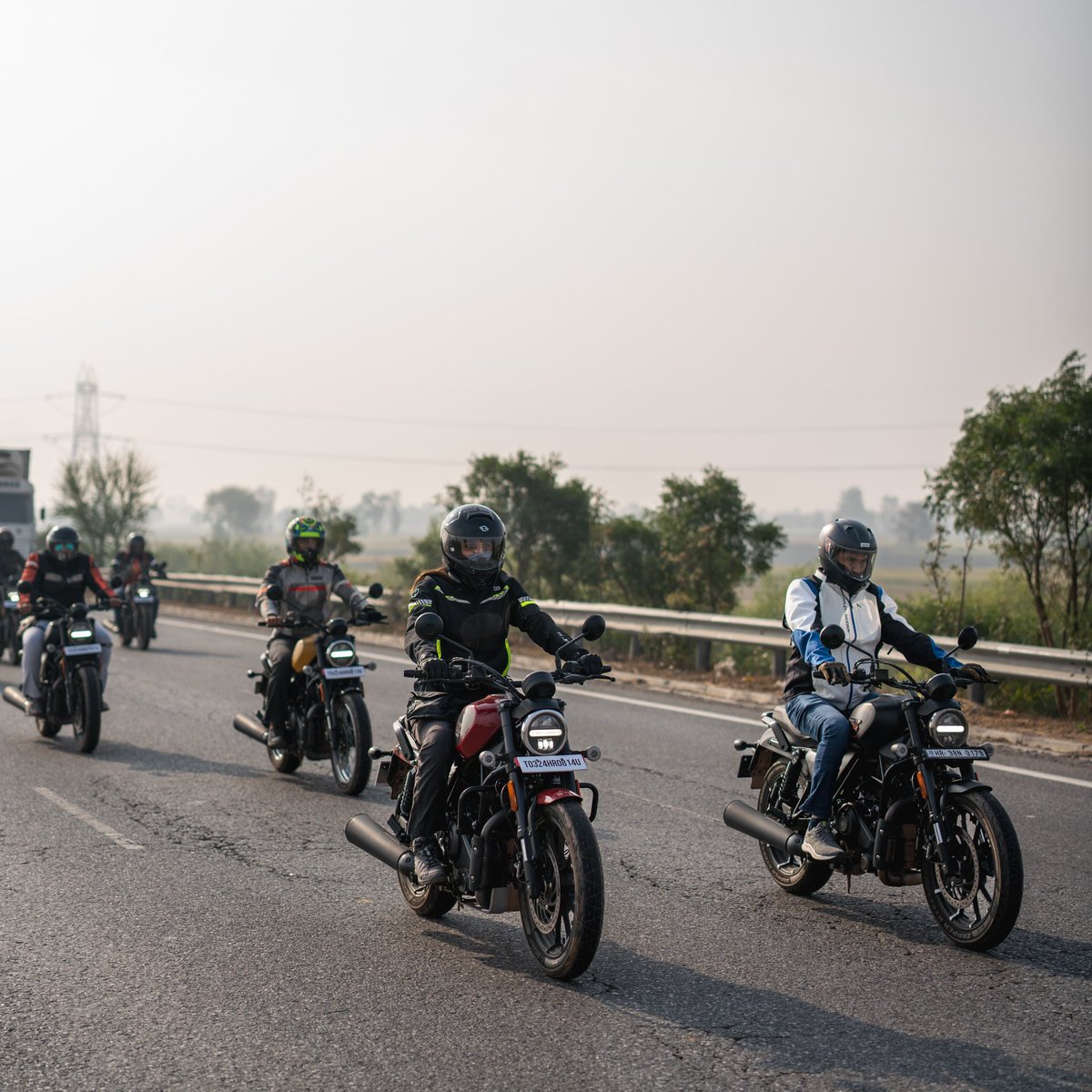 Hit the highway this Sunday! Who are you riding with?    

#HarleyDavidson #HarleyDavidsonIndia #HDIndia #SundaySteel #Sunday #Riding