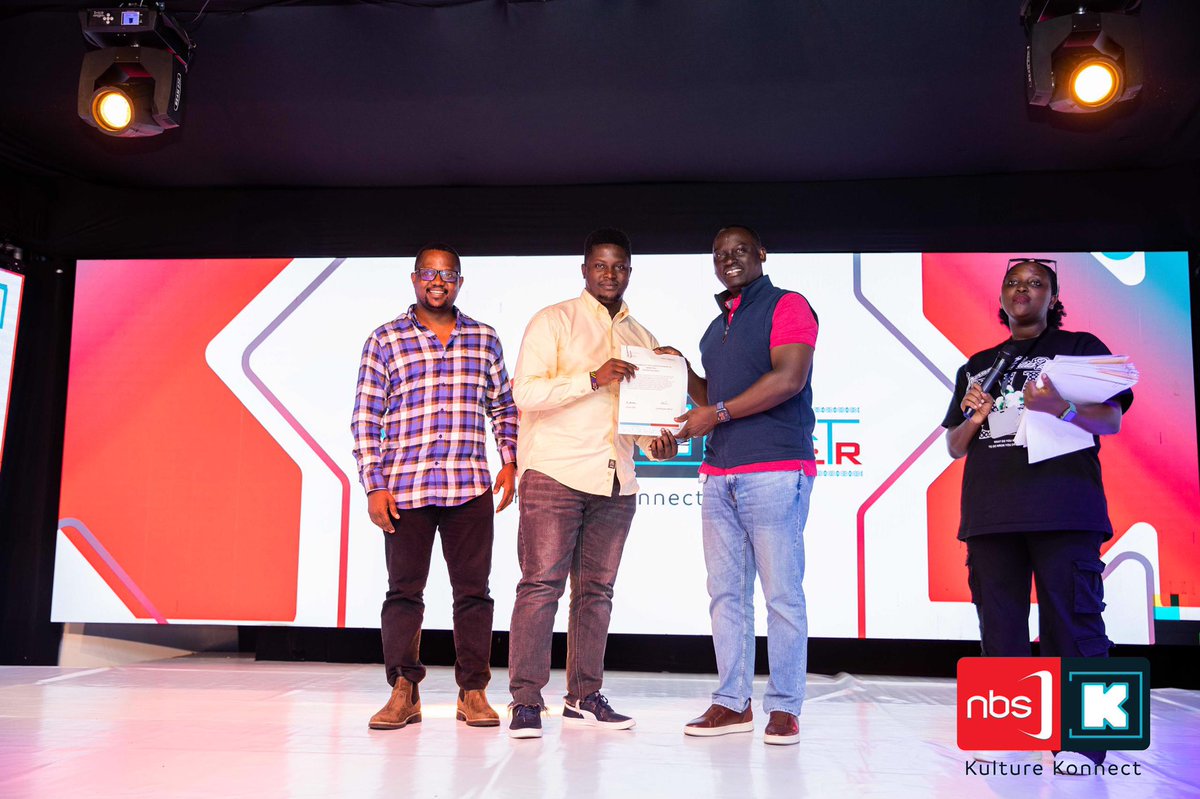 rogersnayebale's tweet photo. Transformer of the Quarter Runner up - Marketing.
Thank you @nextmediaug for the recognition. Cheers ๐ฅ
#NBSKultureKonnect #NextMediaTalks #creativemo6 https://t.co/A8ElOu3KuS