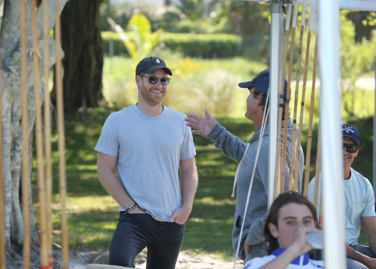 queen_meghan14's tweet photo. I don’t know what Meghan’s doing to her man but he’s glowing https://t.co/7BYT9QJl3a