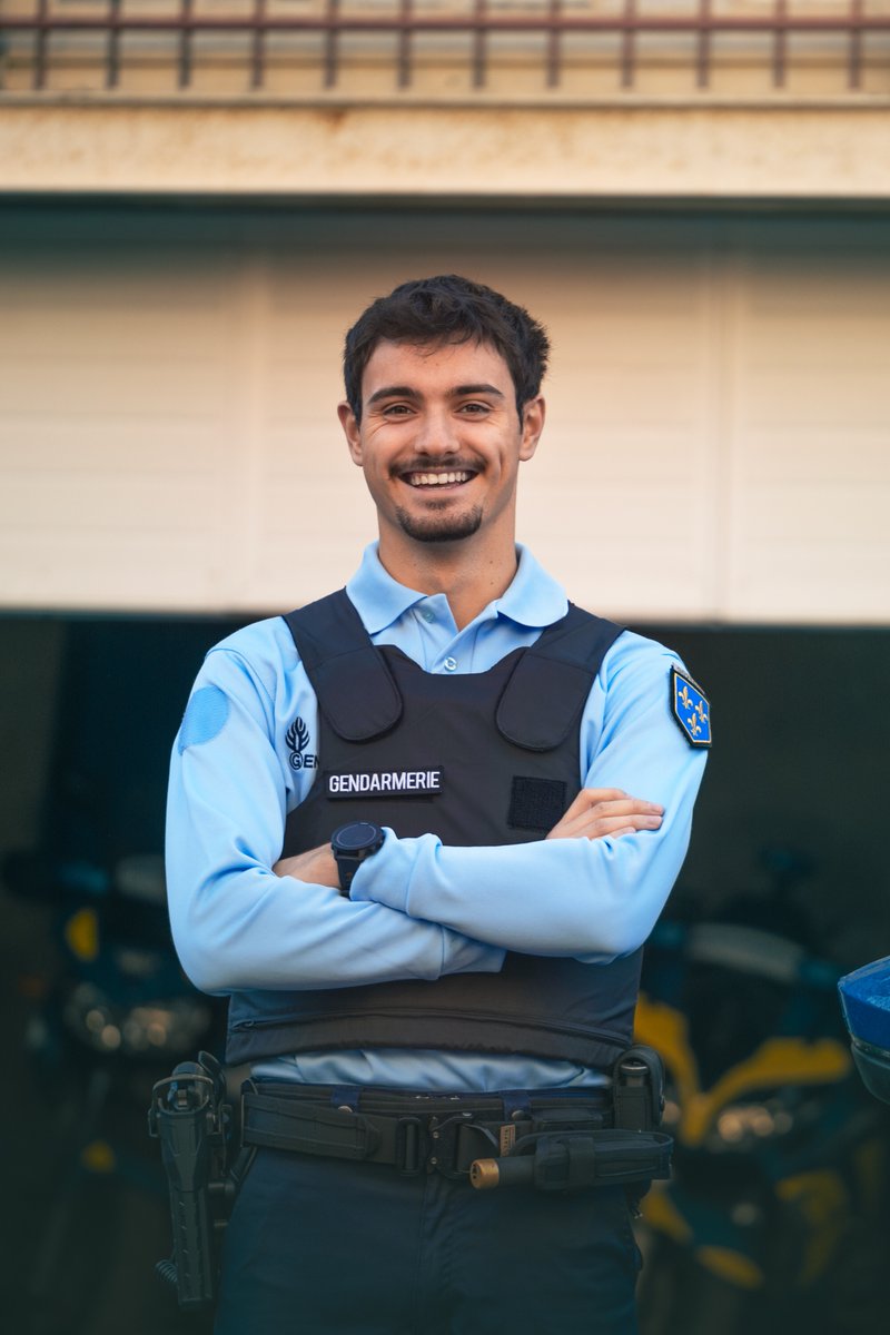 #BonDimanche💪Notre camarade Matteo réserviste vous souhaite un très bon dimanche. #NotreEngagementVotreSécurité #sourire 📷 Photo SIRPA Gendarmerie - C. PROUDHON