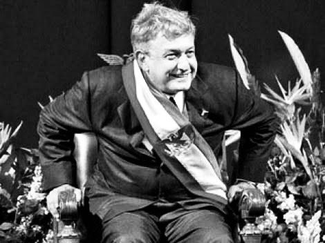 Este es uno de los momentos psicóticos más emblemáticos de Andrés… quien no lo vio, vivía con los ojos cerrados.

De la gente de a pie se perdona por su poco involucramiento con la política, pero de analistas, periodistas, líderes de opinión… es imperdonable.

Sí podía saberse.