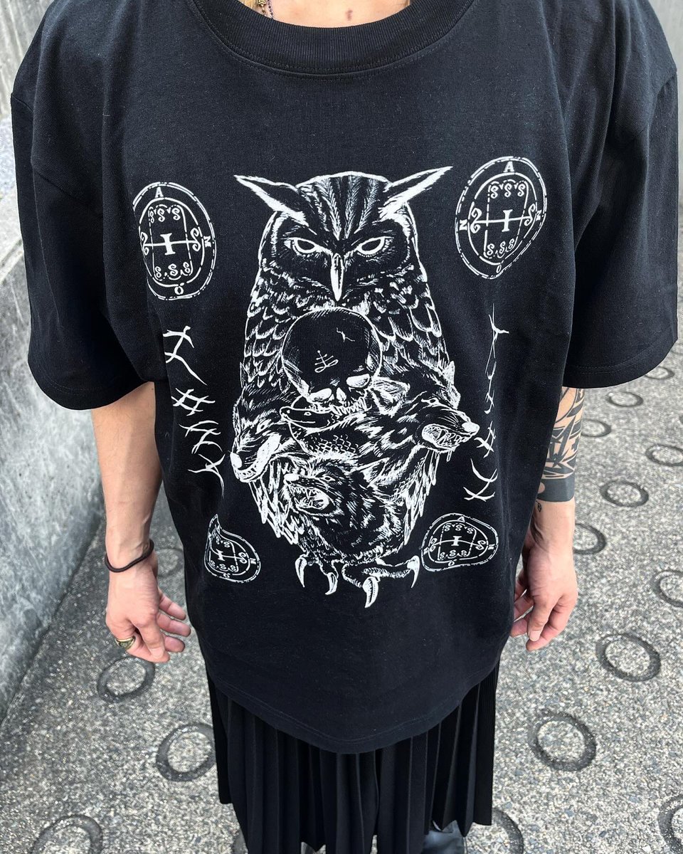 make_a_chaos's tweet photo. 👿🦉AMON Tシャツ🦉👿
フクロウの頭と狼の胴と前足、蛇の尾を持つ姿の悪魔、AMONをデザインしたTシャツです。
デザインフェスタ59、B-334にて販売予定です。
販売価格¥5000
#makeachaos #devil #gothic #tshirt #designfesta #悪魔 #ゴシック #tシャツ #デザフェス #デザインフェスタ59 https://t.co/t1Cbv83eYY