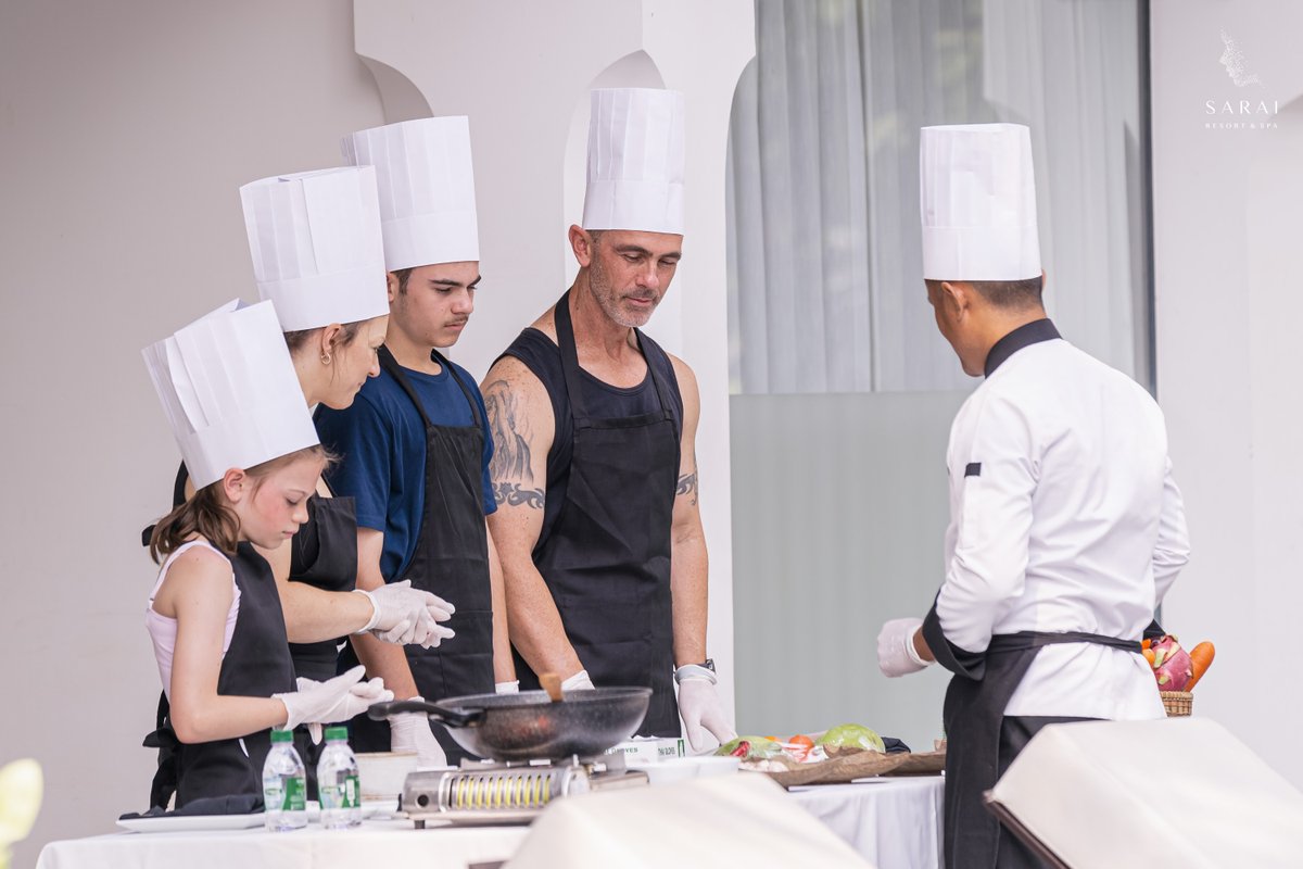 SaraiResort's tweet photo. Discover the art of Khmer cuisine with your loved ones during the holidays at our Khmer cooking class! 🍳🌶️ Join us for a fun and educational experience as we cook up delicious dishes together.
.
.
https://t.co/Tl9nhTWjez https://t.co/A57aJx6kUO