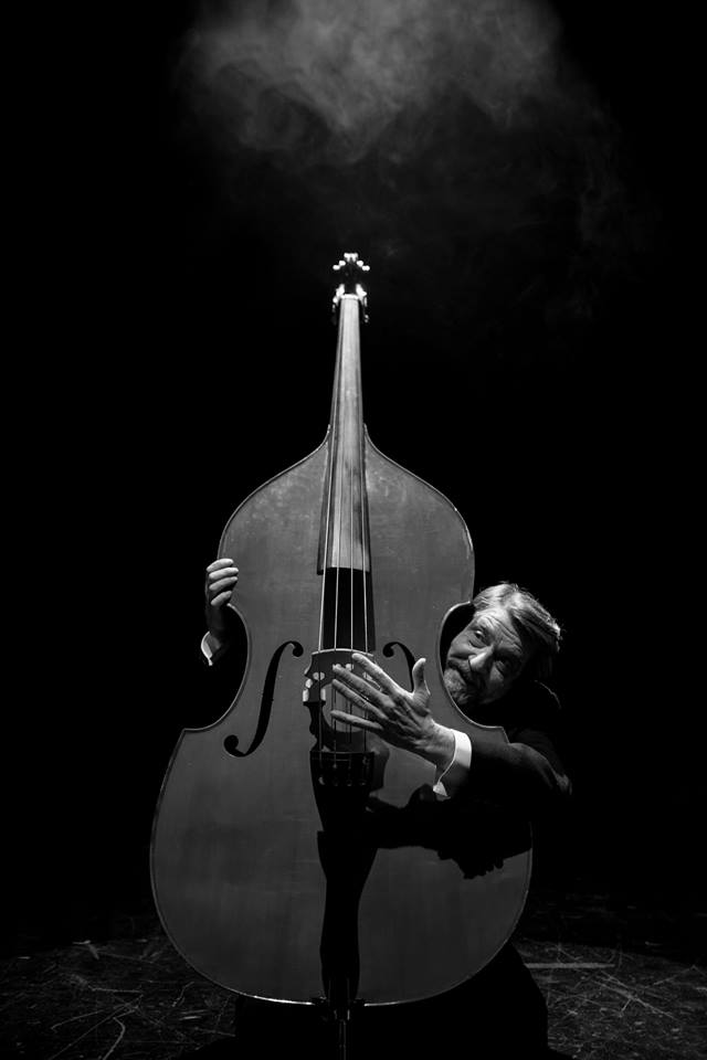 KONTRABAS seyirciyle buluşmaya devam ediyor!

"Orkestranın yapısı sıkı bir hiyerarşiye göre kurulmuştur, bu niteliğiyle de insan toplumunun aynasıdır."

18-19-20-21 Nisan Garibaldi Salonu, Beyoğlu
#kontrabas #patricksüskind <a href="/devtiyatro/">Devlet Tiyatroları</a>