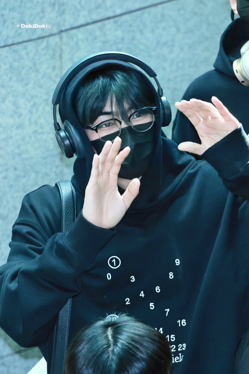 DokiDoki_0110's tweet photo. 240414 ICN 입국 HQ

#박건욱 #PARKGUNWOOK #パクゴヌク #朴乾煜 #제베원 #제로베이스원 #ZEROBASEONE #ZB1 https://t.co/yJYtP2GjP8