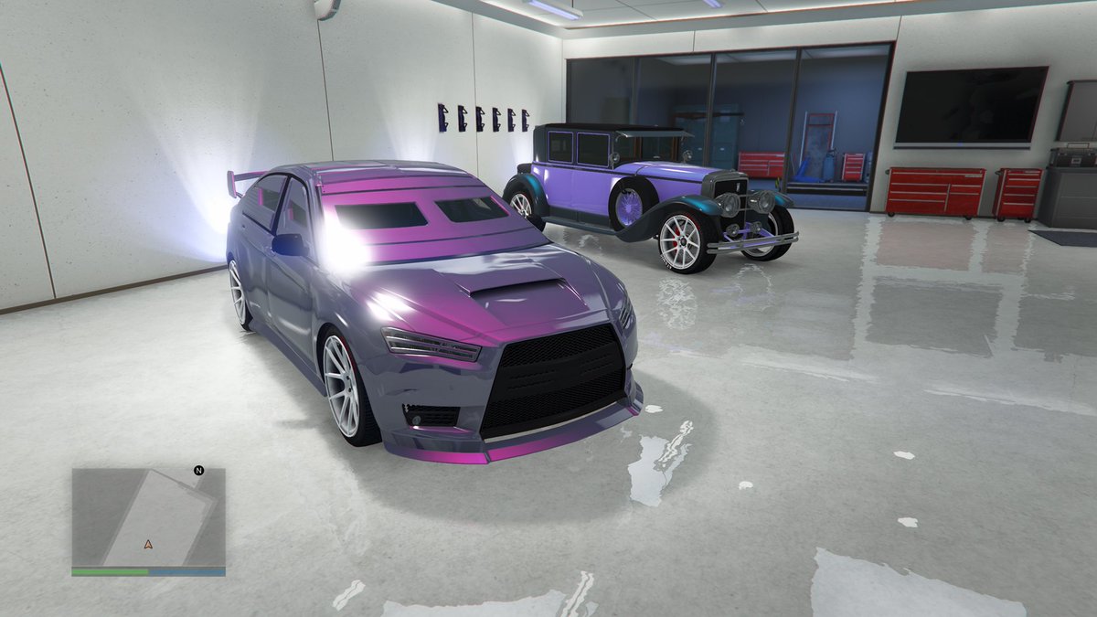 bitchbagitup's tweet image. Allergic to peanuts so I can’t eat it like a Snicker 😭🙏