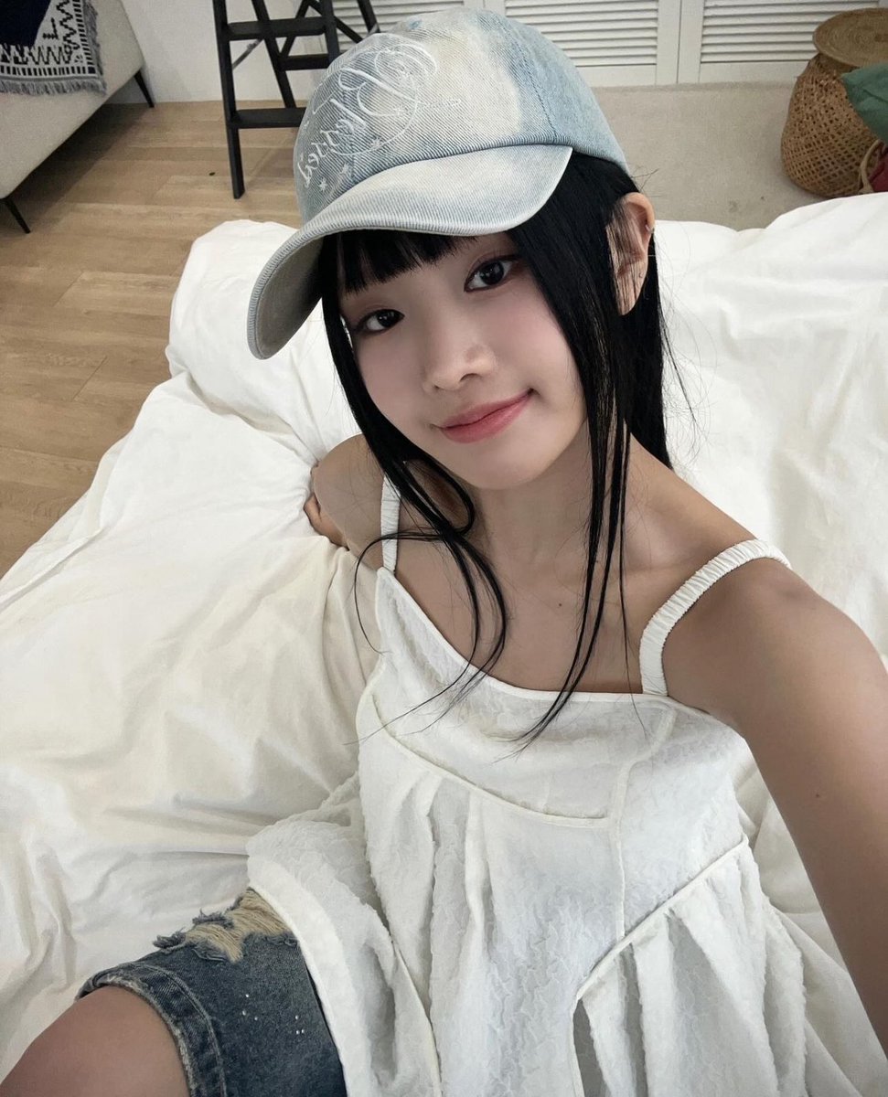 cinnachomp's tweet photo. day 2 ✮⋆˙

✮ looking for interactive moots 
✮ ‘01 liner | not new to #kpoptwt or #stantwt
✮ multistan: ggs and bgs
✮ ults: atz, loona, stayc, kiof 

♡︎ / ↺ to spread 

─── ⋆⋅☆⋅⋆ ── https://t.co/hD6XEkXpaS