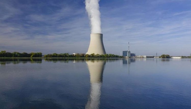 Im Jahr nach dem Atomausstieg sinken CO2-Ausstoß und Strompreise

Im Jahr nach dem Atomausstieg Deutschlands am 15. April 2023 sinken der CO2-Ausstoß und die Strompreise – das belegt jetzt eine Studie von Greenpeace und Green Planet Energy. 

Demnach verursacht die Stromerzeugung…