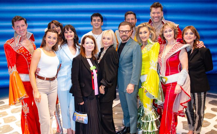 PHOTO FLASH: MAMMA MIA! CELEBRATES 25 YEARS IN THE WEST END Find out more here ➡️ shorturl.at/dmoFS Keep up-to-date with all the latest theatre news below⬇️ thetheatrecafe.co.uk