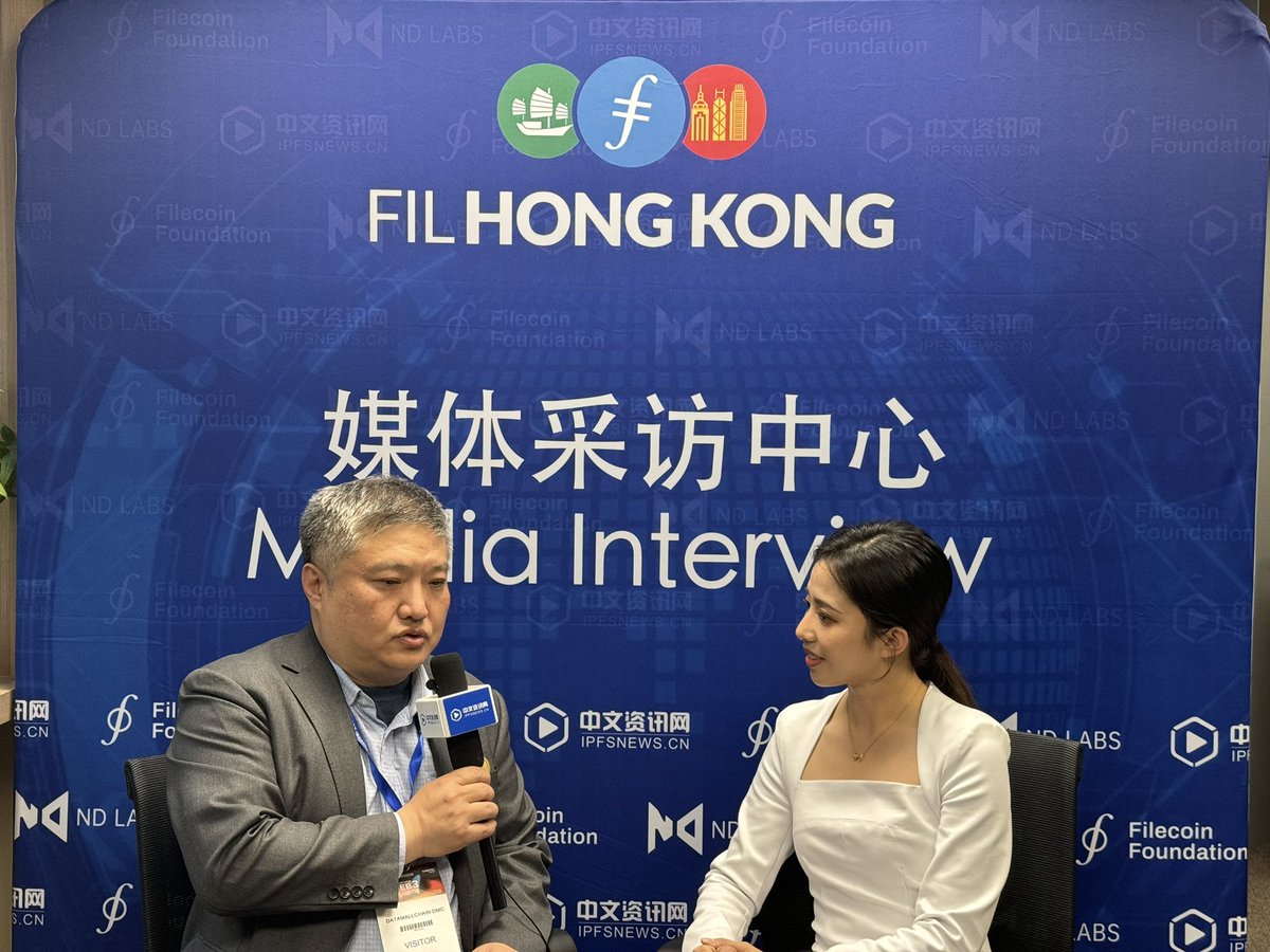 datamallcoin's tweet photo. #DMC & #Filecoin ongoing! April 14, DMC BD @Tillyzzzzz participated in Filecoin’s offline event in Japan with a new generation of Foggie Max IO.
The Foggie MAX IO system has integrated Filecoin Station, allowing users to mine DMC and earn FIL at the same time, achieving double benefits. Previously, DMC participated in the #FILHongkong offline conference as a partner of Filecoin. @VictorWeiChen Chairman of the DMC Foundation, shared Foggie Max IO and was interviewed at the event. The cooperation between FIL and DMC continues to strengthen, and will contribute to the #DePIN ecosystem together!