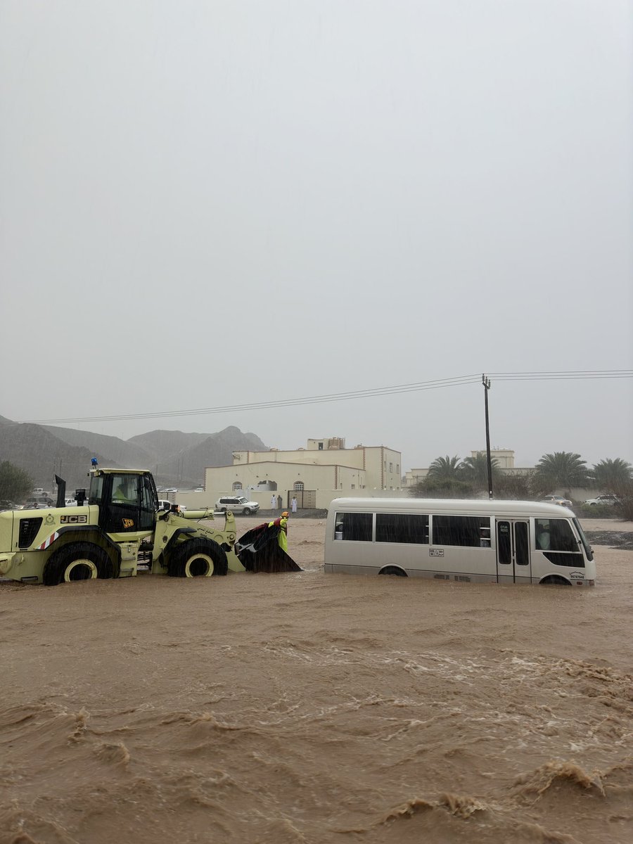 UsamaAlRahbi's tweet photo. وزارة التربية والتعليم 
تتحمل المسؤولية الكاملة عن هذا الوضع اللي صاير ! 

كارثة وفشل في أدارة الوضع 

#منخفض_المطير https://t.co/sKWwEbPlCI