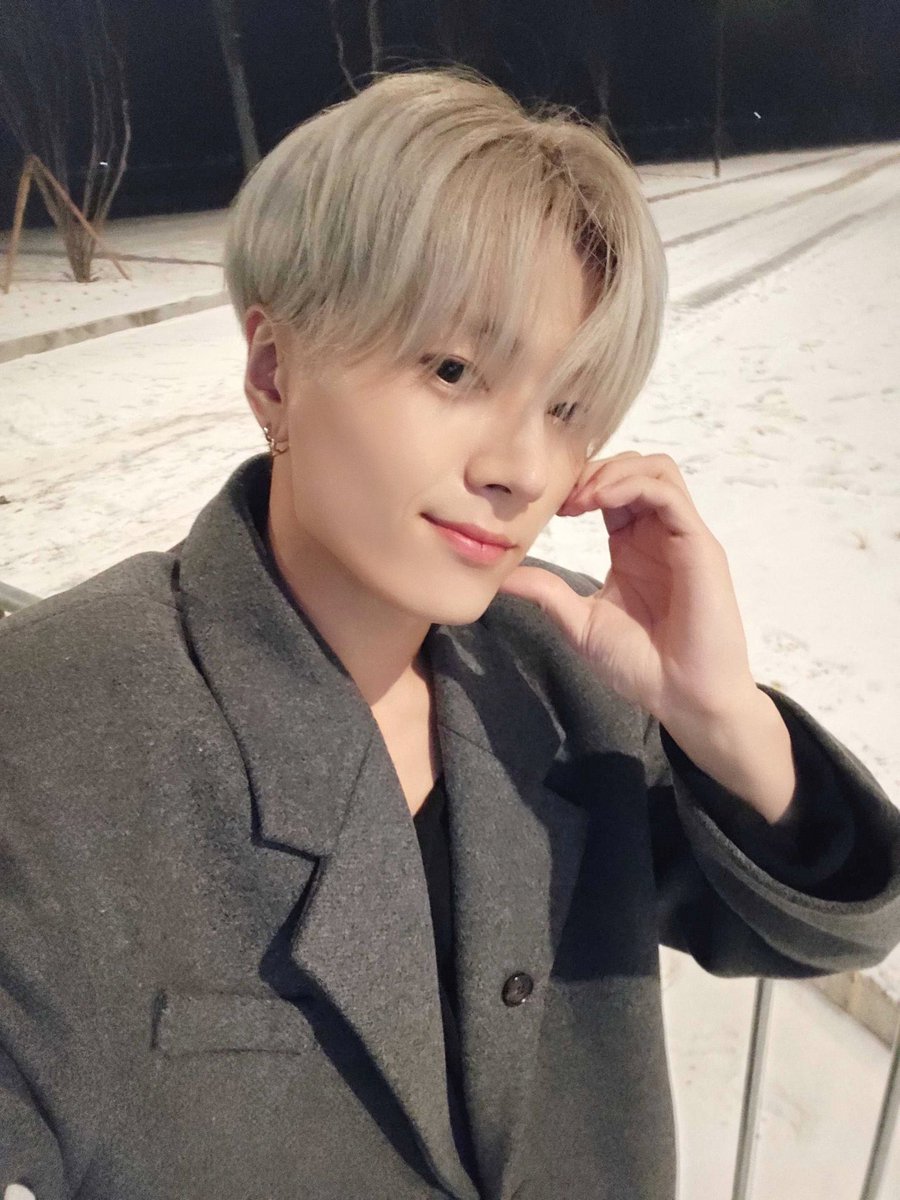 ohgawdjay's tweet photo. JAY’S SPRINGTIME SNAPSHOTS
#JayPhotoFavorites
#Day6InBloomWithJay
#제이 #JAY #엔하이픈_제이 #ENHYPEN_JAY
@ENHYPEN @ENHYPEN_members https://t.co/ZOC9naArt3