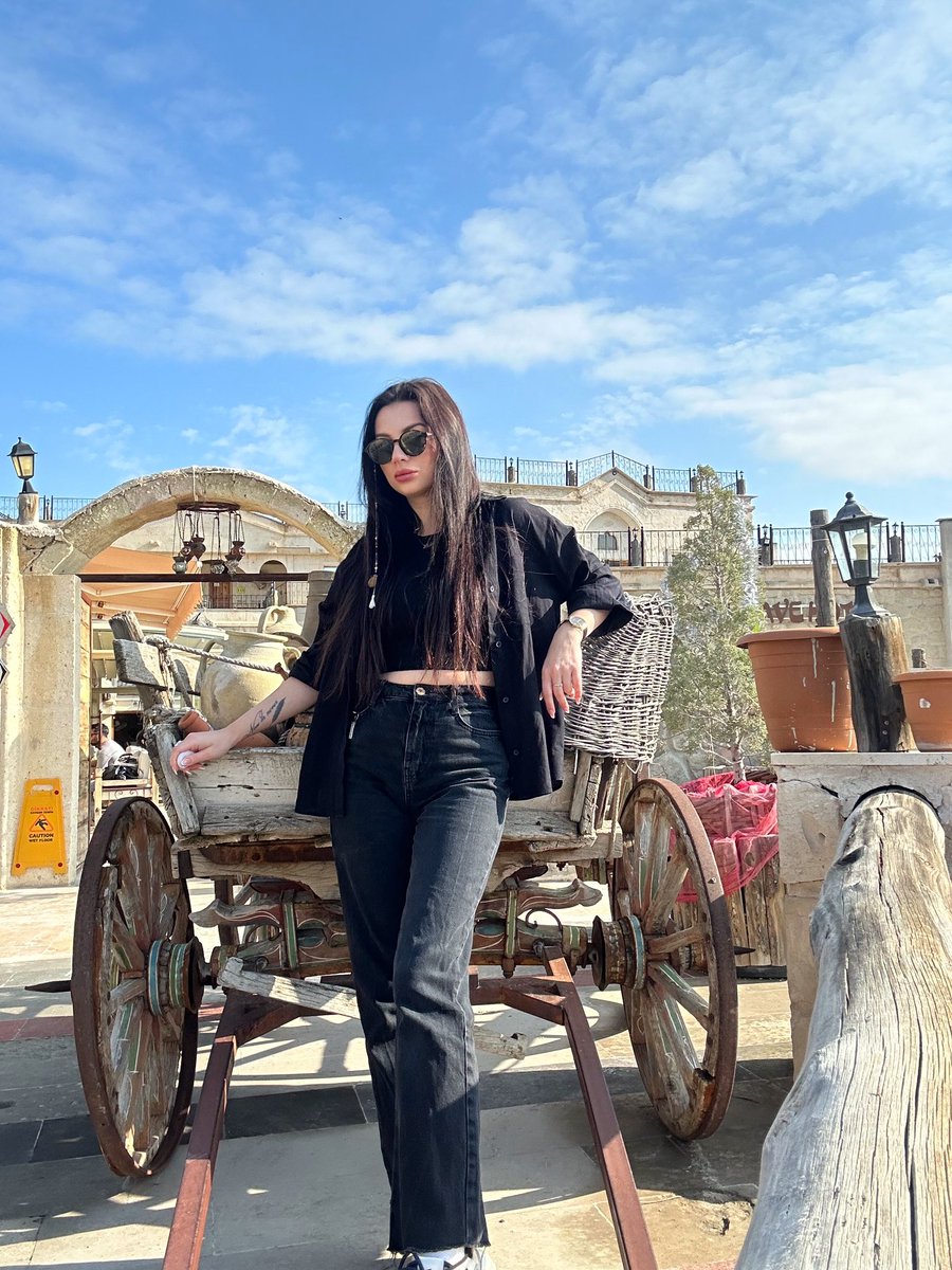 mila_art_draw's tweet image. GM, fam!

I decided to make two minimalistic tattoos with inscriptions.

I can't decide on them in any way