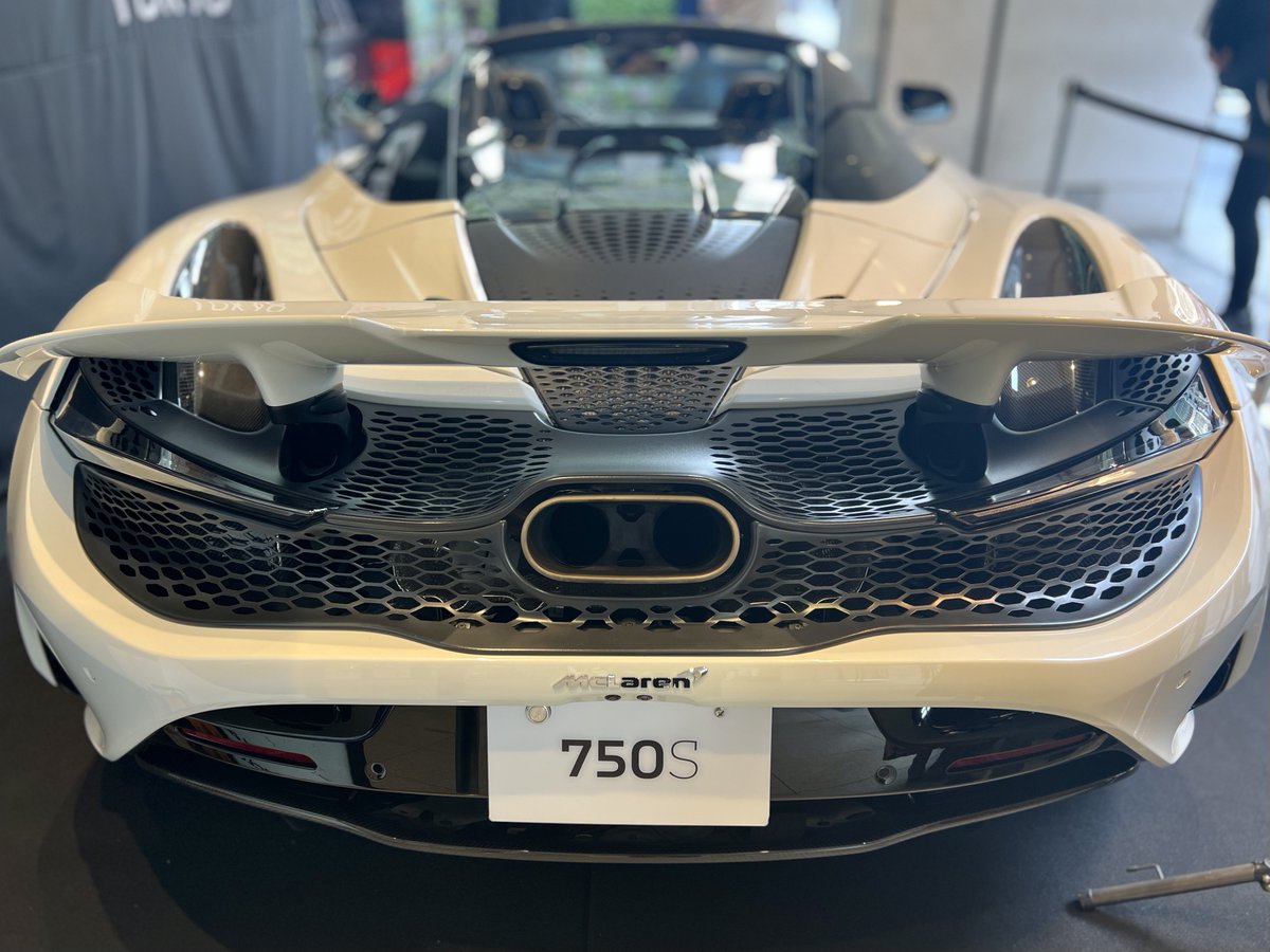 銀座松屋にマクラーレンが！

屋根が開閉する「750S Spider」
やっぱりスーパーカーはカッコいい☺️🫶

沢山お話させて頂きありがとうございました♡

#マクラーレン #McLaren #F1 #GT