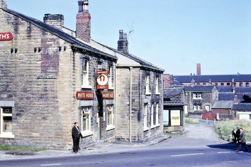 Memories of lost Leeds pubs in Morley, Gildersome, Churwell and Drighlington tinyurl.com/yc828w5e