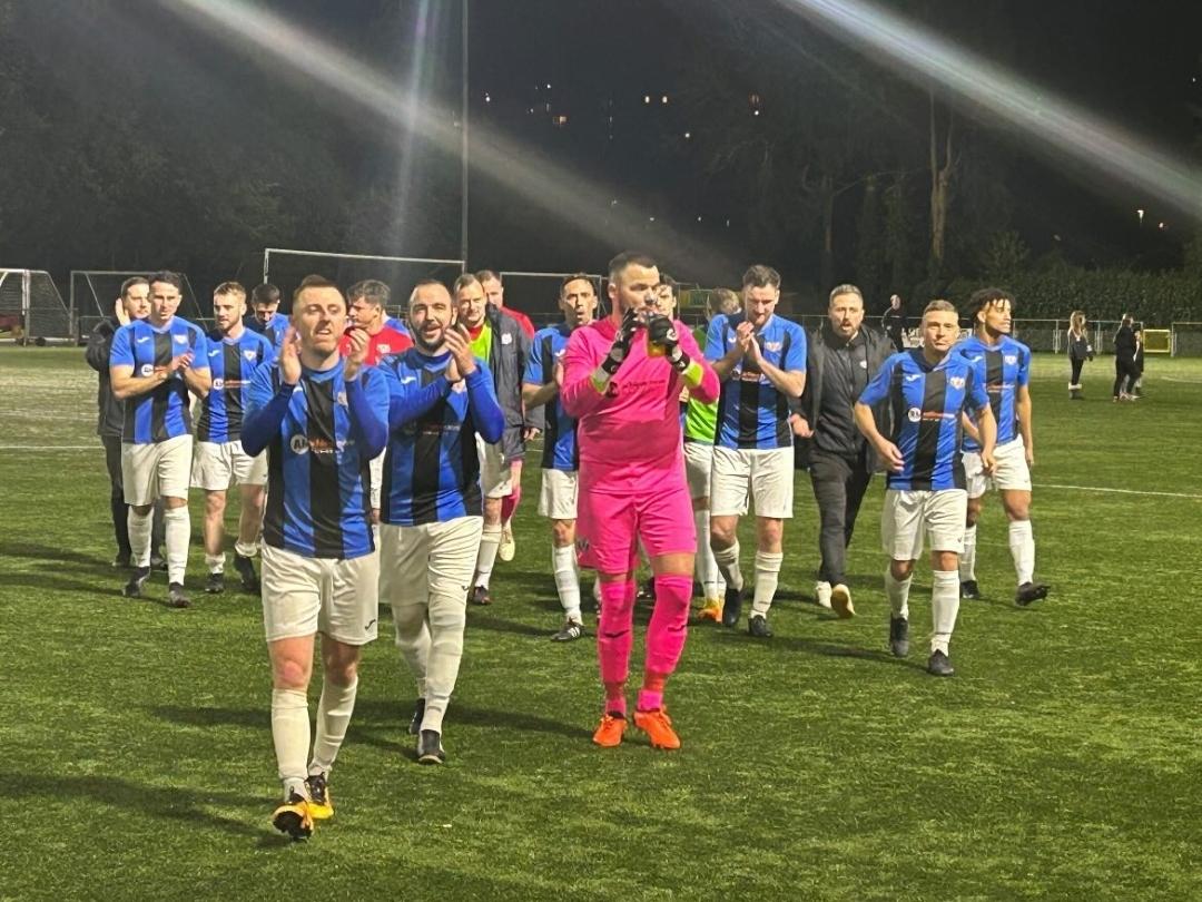 Johnnyh17's tweet image. A huge commitment from the 100+ supporters last night to make the journey to Newtown on a Saturday night.
Absolutely made up, we could reward their loyalty with the 3 points.
Onto Tuesday now. #2togo #utw 🇵🇪