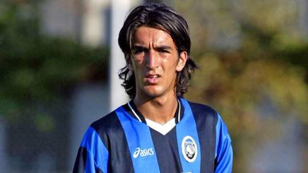 Today we remember Piermario Morosini who sadly passed away on this day in 2012 while playing for Livorno against Pescara. The Curva Morosini is named in his honour, he will always be remembered in Bergamo. 🙏💙🖤