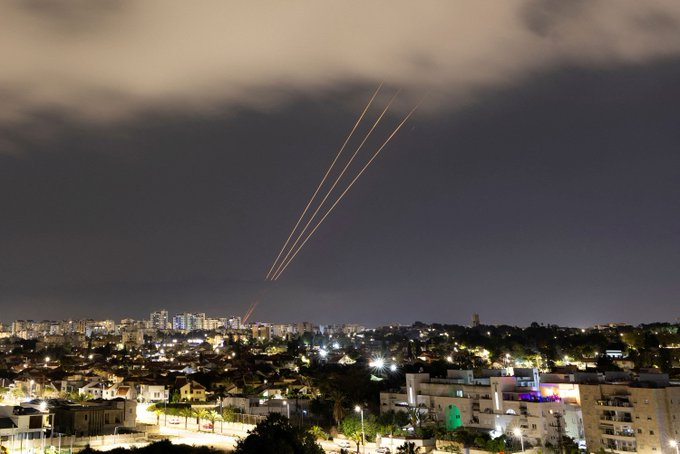 senguptacanada's tweet photo. #Iran-Israel Crisis: #Iran warns of larger #attack on #Israel if it #retaliates against #drone and #missile strikes. https://t.co/IOO6BVBOWa