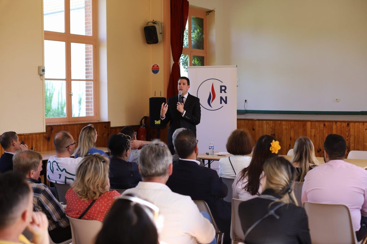 Le @RNational_45
est heureux d'avoir reçu @ludovicpajot, Maire de Bruay-la-Buissière dans le cadre de la tournée des européennes du @RNational_off
Avec nos 2 Députés du Loiret @MathildePARIS45 & @Thomas_Mng
notre DD @anthonyzeller_
MERCI à TOUS de votre présence 
#VivementLe9Juin