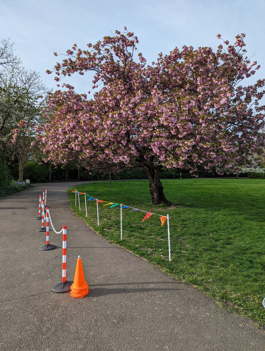 If you're coming to join us this morning, please note that the Colyton Road gate (near the first marshal spot) is currently locked, so you'll need to come into the park from the entrance nearest the start/finish area.

See you all very soon!