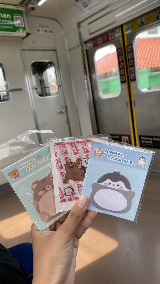pengomine's tweet photo. Hallo eriaaa ✨
Aku mau bagiin sedikit freebies untuk kalian yang ikut nobar exo fan meeting one bareng @KapjagiProject just say Hi to me yaa see u there eriaaa 😽😽 https://t.co/PaRBTnLOtf