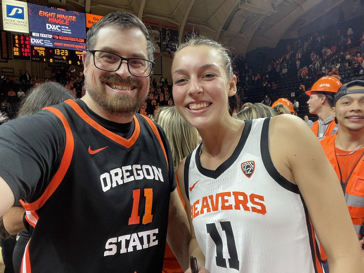 Out of the darkness SHE brings the light! Beaver legend. I need to get a legit @_ashtynne jersey now not my homemade 11 #GoBeavs