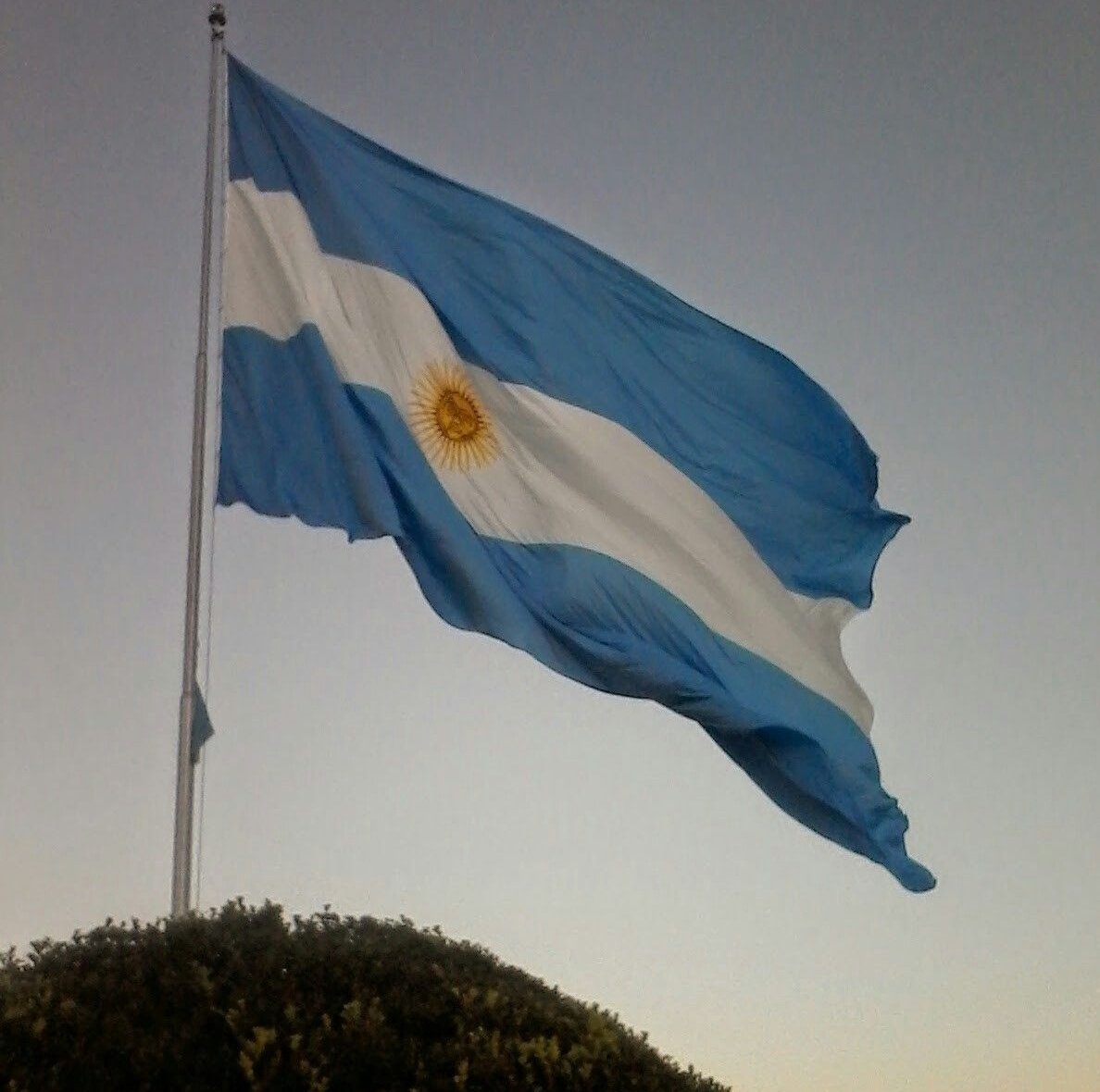 Para los bien nacidos de este suelo, primero esta la PATRIA y la bandera ARGENTINA. Buenas noches.