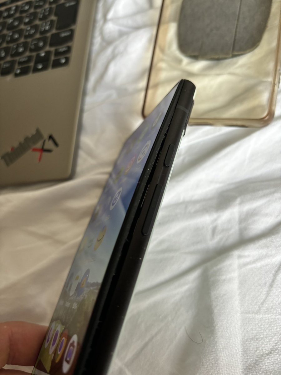 suduking's tweet photo. 今も膨らみ現象あるんすね。
Google pixel6a
サブのサブで良かった！
すぐにiPhoneに移行します〜 https://t.co/DF5Y16KTHe
