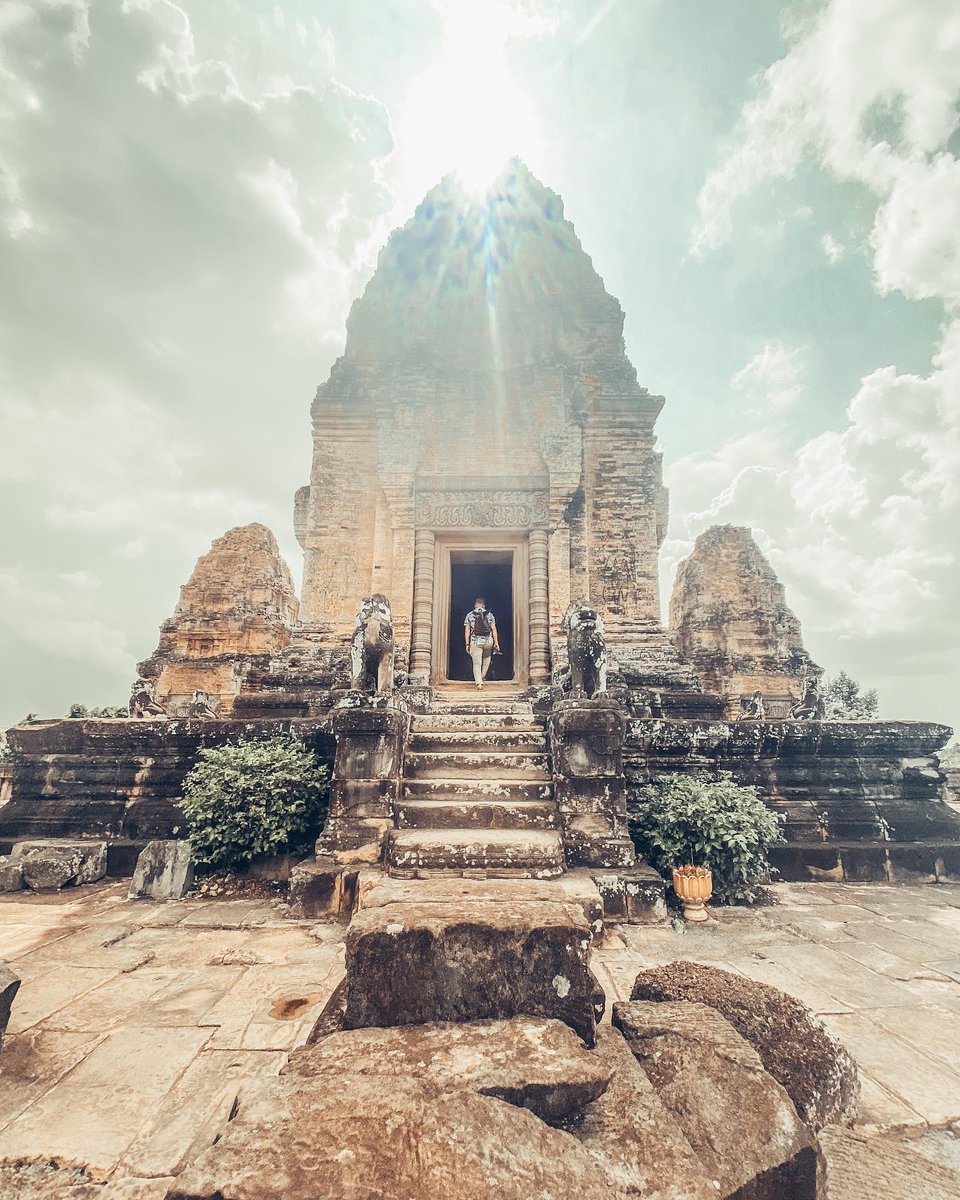📍 East Mebon Temple

📸 #visitcambodia

#Cambodia #siemreap #angkorwat #angkorwattemple #worldheritage #unescoworldheritage #angkor #bayontemple #angkorarchaeologicalpark #eastmebontemple