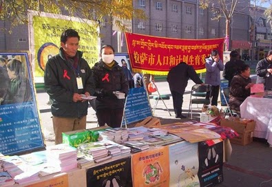 Spring02060527's tweet photo. #Wangdu (旺堆),拉萨大昭寺僧人,原澳大利亚伯NGO组织伯内特研究所雇员、艾滋病毒预防工作者
因参与了1991年5月抗议当局庆祝"解放"昌都40周年纪念的活动,而被加判4年
2008年3月被突然抓走刑拘,理由是涉嫌"接触并提供国外反政府势力信息"
2008年10月被以"间谍罪"判处无期徒刑 #良心犯 #一人一推 https://t.co/cInHe8HNHm