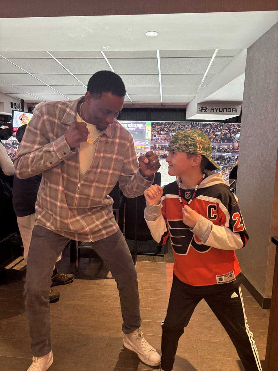 Was great seeing you today <a href="/Simmonds17/">Wayne Simmonds</a>! Congrats on your day, it was so well earned and deserved. Amazing career, born to be a Flyer