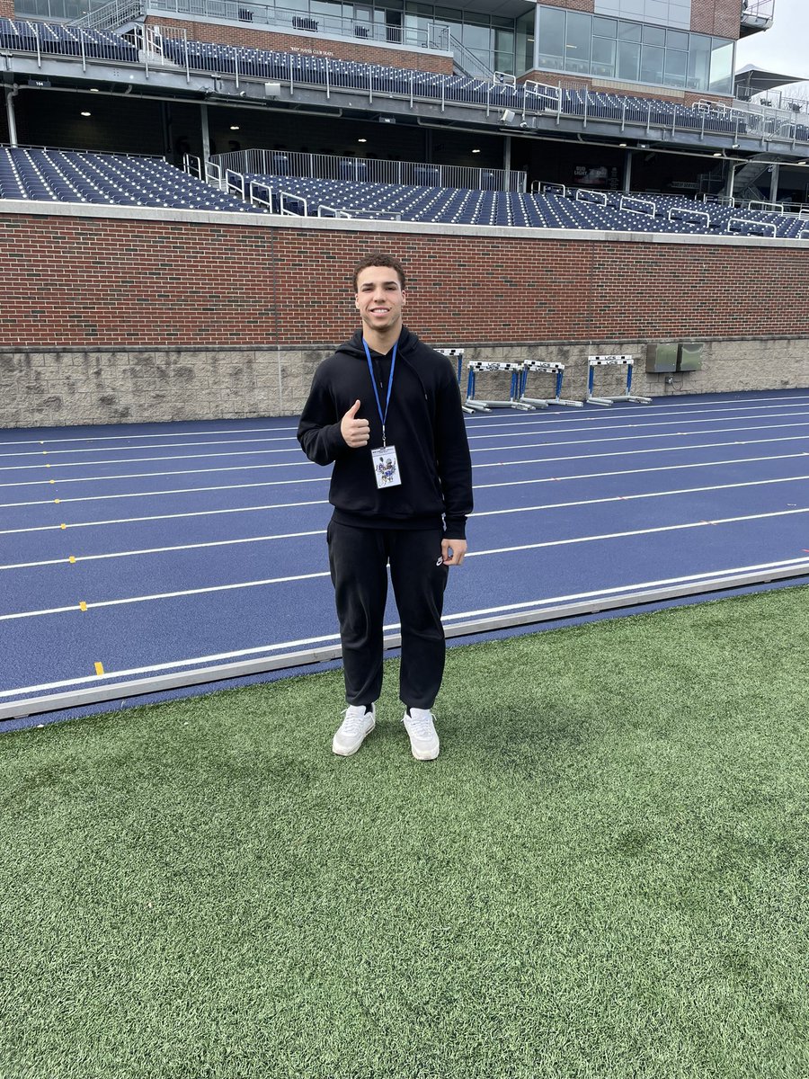 marcusclephan's tweet photo. Had a Great Day at UNH today! It was great meeting @CoachJette and having a great conversation with @CoachScottJames ! Excited to be back soon! @Coach_Borden https://t.co/BNeMo4tZck