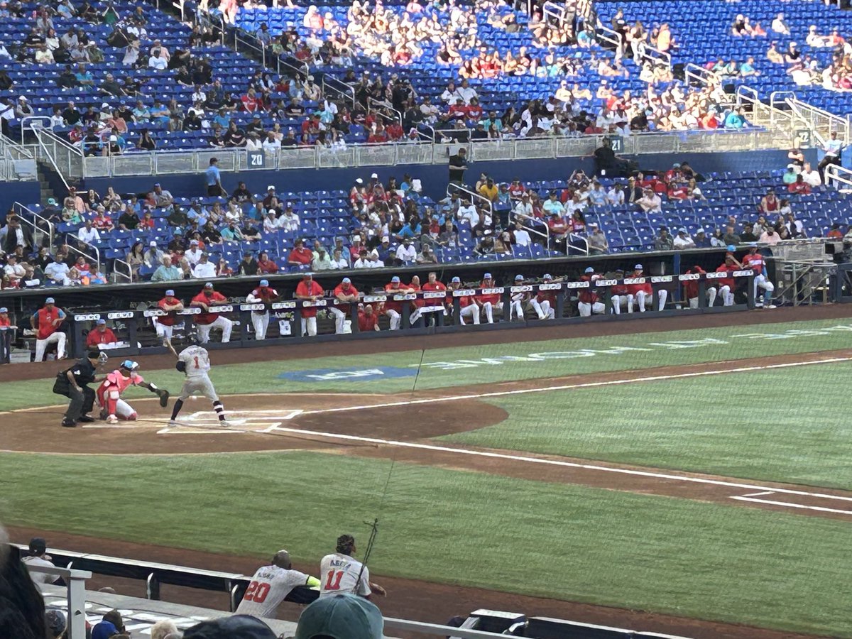 Miami Marlins “crowd”. Despite this, there is so much traffic getting in and out of the area. The ballpark itself is a bit similar to Milwaukee, but the experience falls short of the Brewers experience.