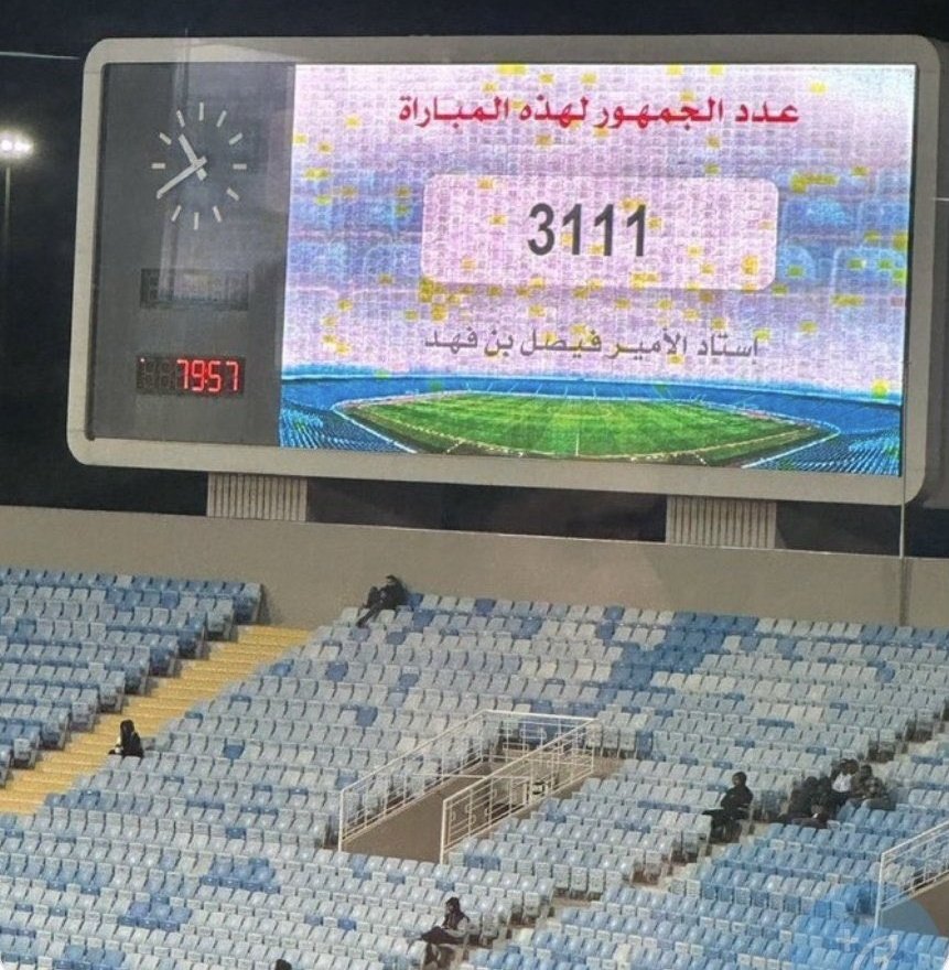 Attendance when Messi vs Attendance when ronaldo but i thought ronaldo had the streets 😭