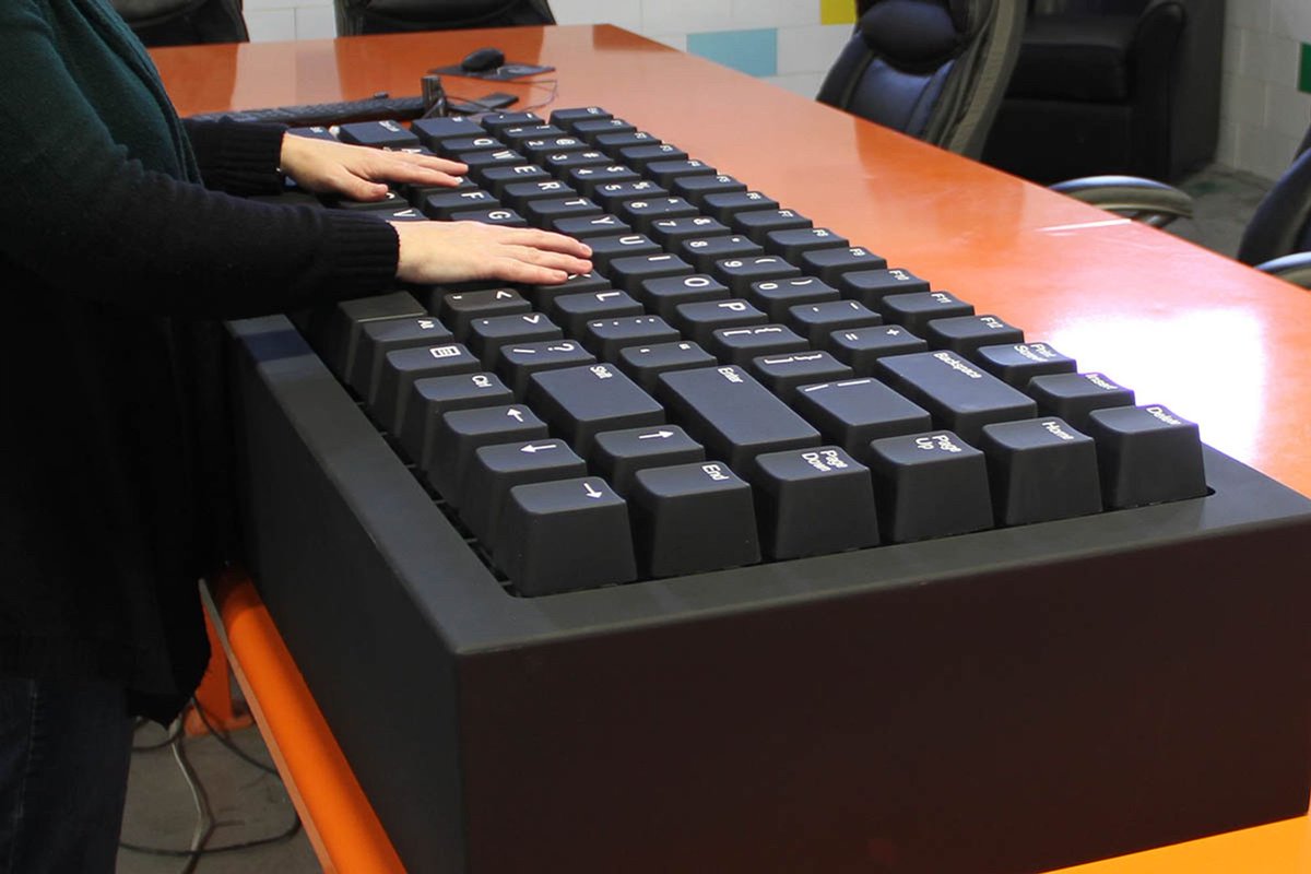 Hey look, @BigMaxwolf's new keyboard has arrived!