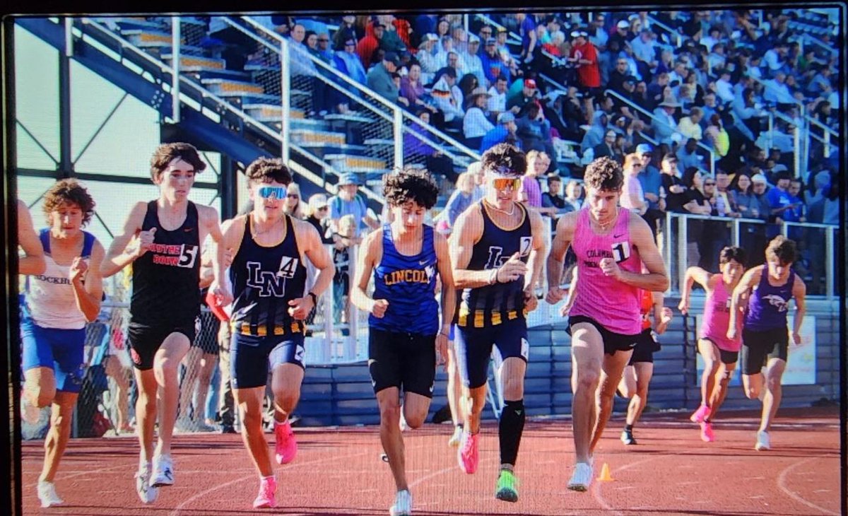 MOTrackFanatic's tweet image. At @LNEagleTF Liberty North
Ken Peek Invitational Friday in KC Metro, fans 👀the greatest regular season 1600m run in 
STATE HISTORY!! 
16 UNDER 4:28!
10 UNDER 4:19!
8 UNDER 4:16!
4:11, 4:12, 4:12, 4:13, 4:13, 4:13! 
Rockhurst Jr. H. Acorn gets W &amp;amp; US#45 @MoMileSplit
🤯🤯 #WHAT😯