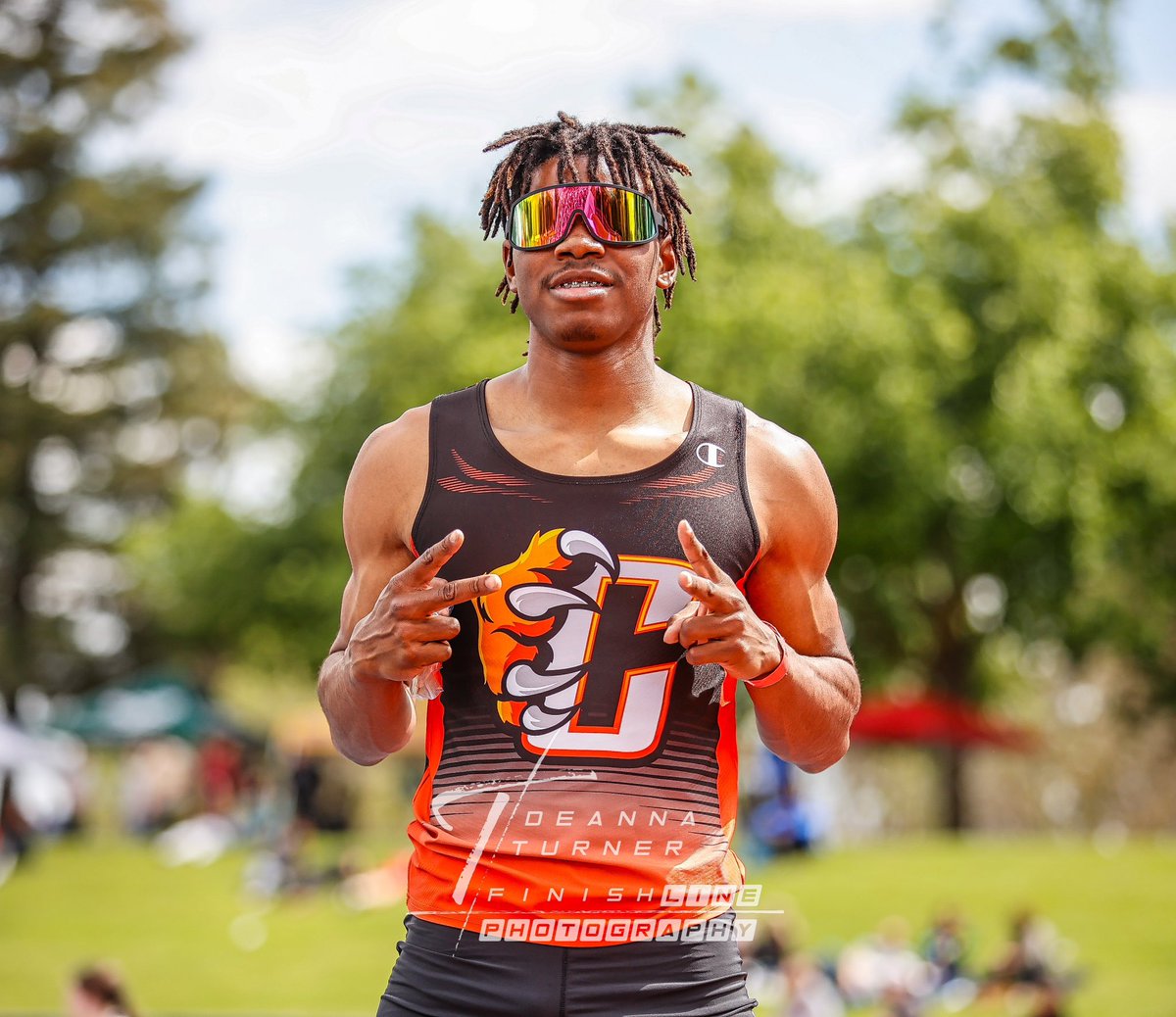 Central’s Noel Felix & @NDAthleticsSO @Miles_P_Track went toe2toe today @ West Coast Relays. @NoeyRican ends up with the narrow win & prize bling 🕶️ 🥇@CenGrizzlytrack