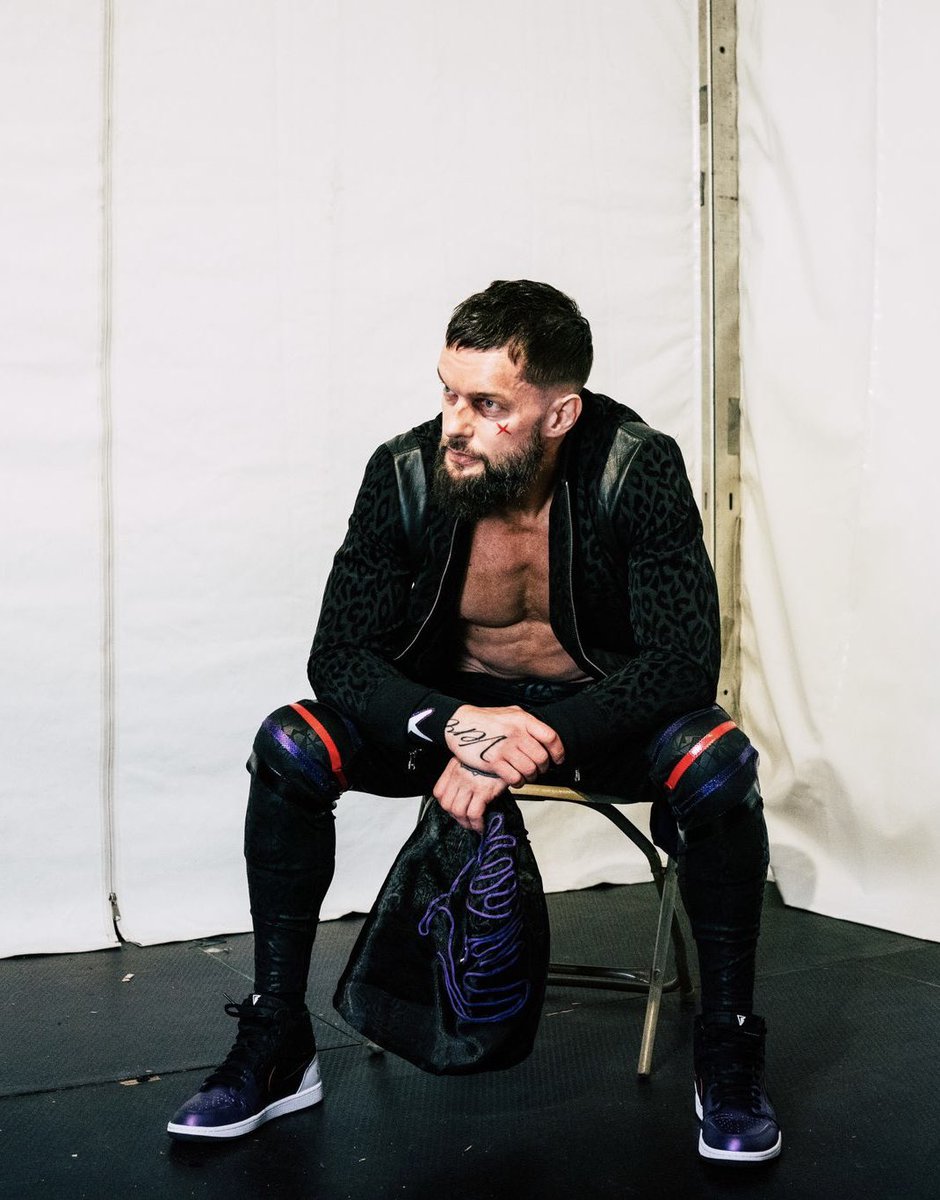 FinnBalor's tweet photo. Before the storm #WrestleMania https://t.co/Soi1nGelbK