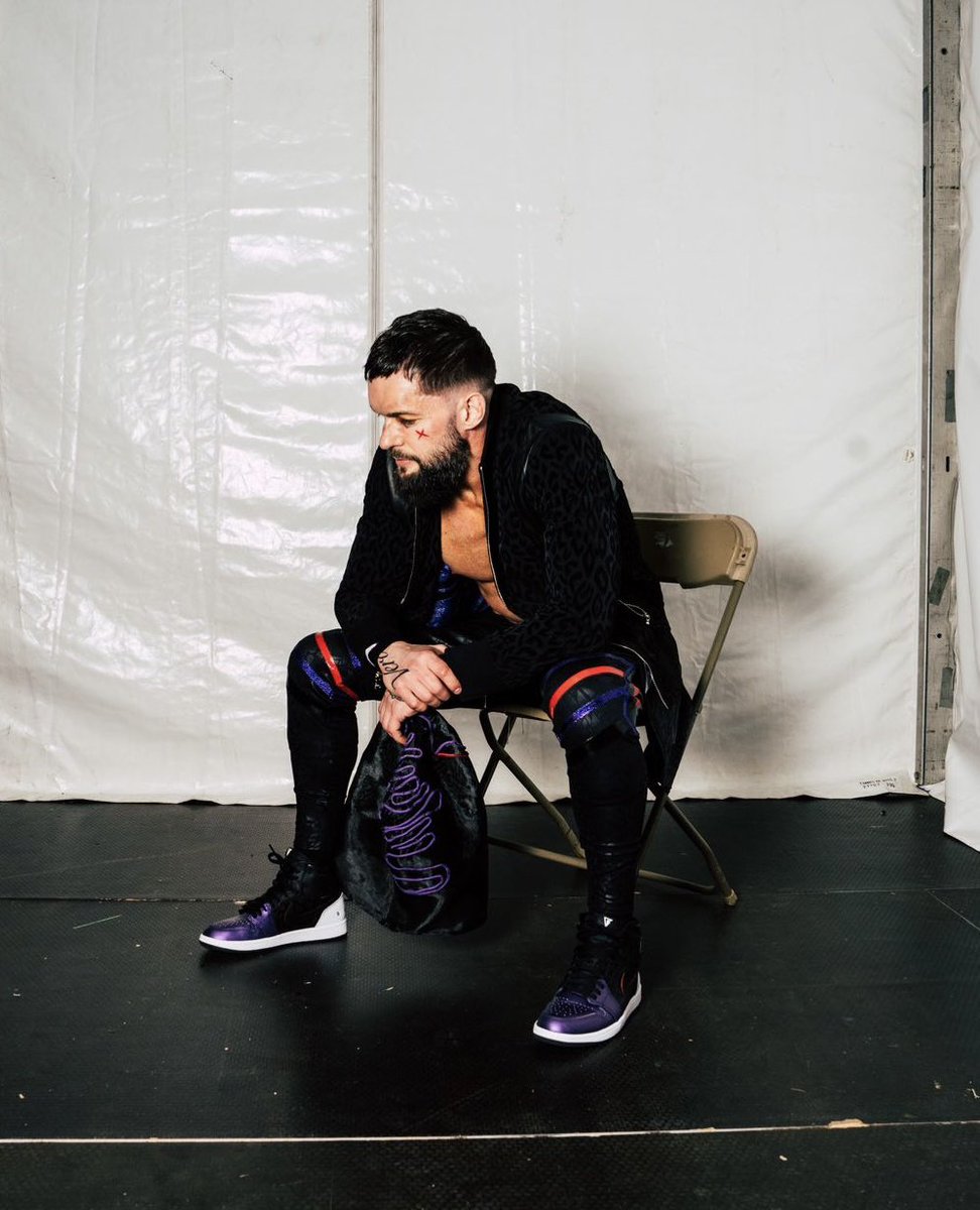 FinnBalor's tweet photo. Before the storm #WrestleMania https://t.co/Soi1nGelbK