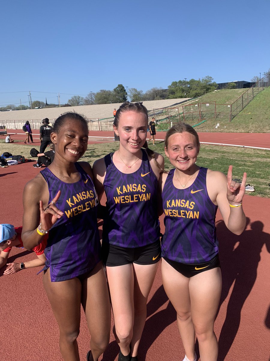 KWU_XC_Track's tweet photo. 200 meter gals had a DAY!

Brionna Floyd led the way in 25.78 while Julie Rottinghaus ran a wind legal 26.59!

Dahn Hanlon closed out the trio of PR’s dropping over a second https://t.co/srjhAcXZB7