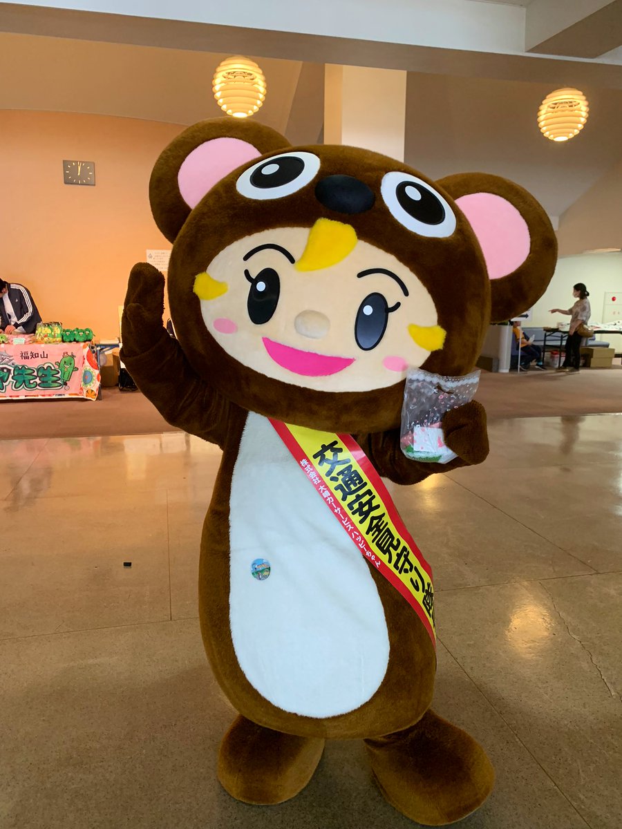 今日は福知山お城まつりに来ています🏯

14時からは御霊公園の舞殿ステージで全国から集まったゆるキャラ達とダンスをします💃

会いに来てくれたおともだちからプレゼント🎁を貰ったよ♪