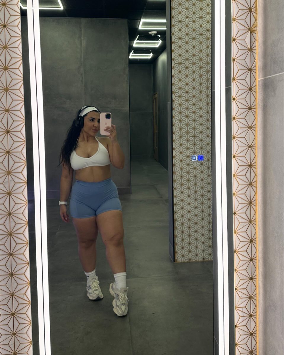 Val_Nicolee's tweet photo. twitter… X…..  it’s been a min. 
gym fit slayyyyy 🤍 https://t.co/borGWgBXcN