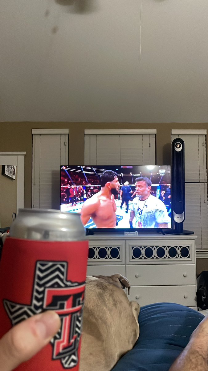 Spuddsanders's tweet photo. Coors in the coozie with sum illegally streamed UFC before I start the new job tomorrow #CalmB4TheStorm #SorryDana https://t.co/OvKeTPuDeg