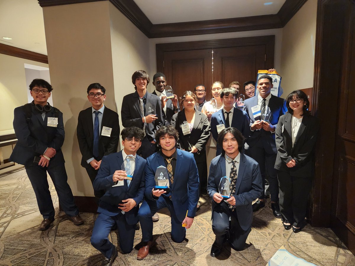cdmurchi's tweet photo. Awards/Closing session at the FBLA SLC. Congratulations, Eagles, on bringing 4- 1st place, 2 - 2nd place, 1 - 4th place, and 1 - 5th place win back to the nest! Continue to SOAR in Orlando at Nationals! @ALeVBSchools @MsPeeJay @senorajenmorris @STEMAcademyLHS https://t.co/M5HxMcsr7u