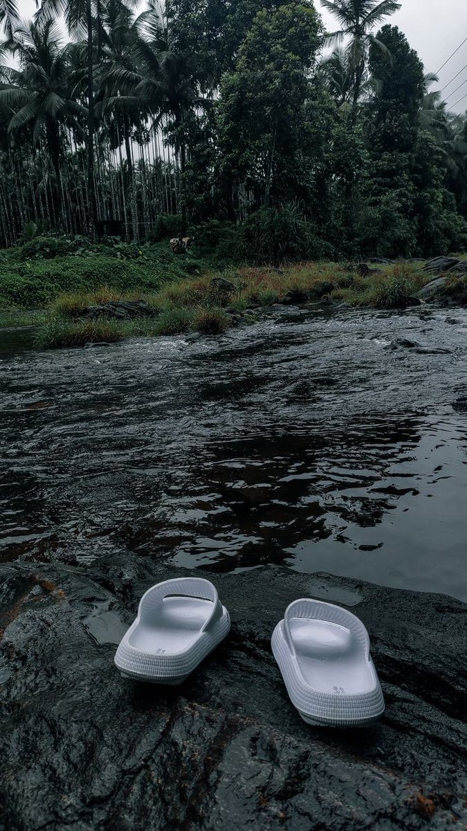 Hirudinea_'s tweet photo. *MARKHYUCK/MAHAE SHORTSTORY

THR YG TELAT YA XIXI 
"Jangan sekali2 mandi di kali pas maghrib kalau gamau di.....dibuat ilang.....cuma sisa sendalnya aja....." 
"Dibuat ilang siapa dan knpa??" 
"Diculik dedemit, mau dikawin di alam goibnya...."

*🔞, mistis, supranatural, etc. https://t.co/Vi7uHbq3S1