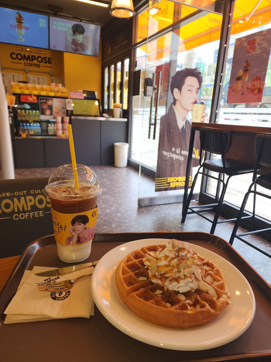 StillwithMochi's tweet photo. COMPOSE COFFEE MODEL V
#TaehyungxComposeCoffee 
#eVeryoneisaComposer 
#뷔 #V #컴포즈커피 #vcompose https://t.co/JLoRAyuR5L