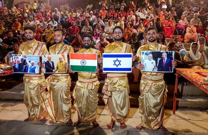 We indians stand with Israel ❤️ #Isreal