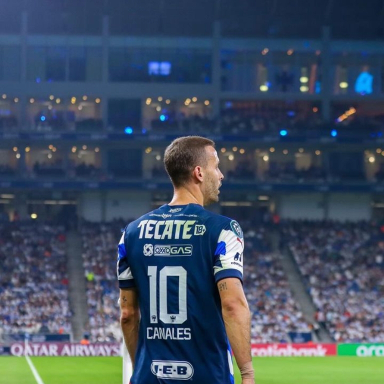 InvictosSomos's tweet photo. Y si algo se complica, LA PELOTA SIEMPRE AL 10.