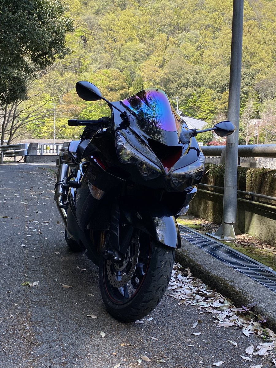 TGz3aek's tweet photo. ツーリング日和🤩
一庫ダム湖まで
#Kawasaki  #zx14r  #一庫ダム湖  #バイクのある生活   #バイク乗りと繋がりたい https://t.co/XDqP7SLKHE