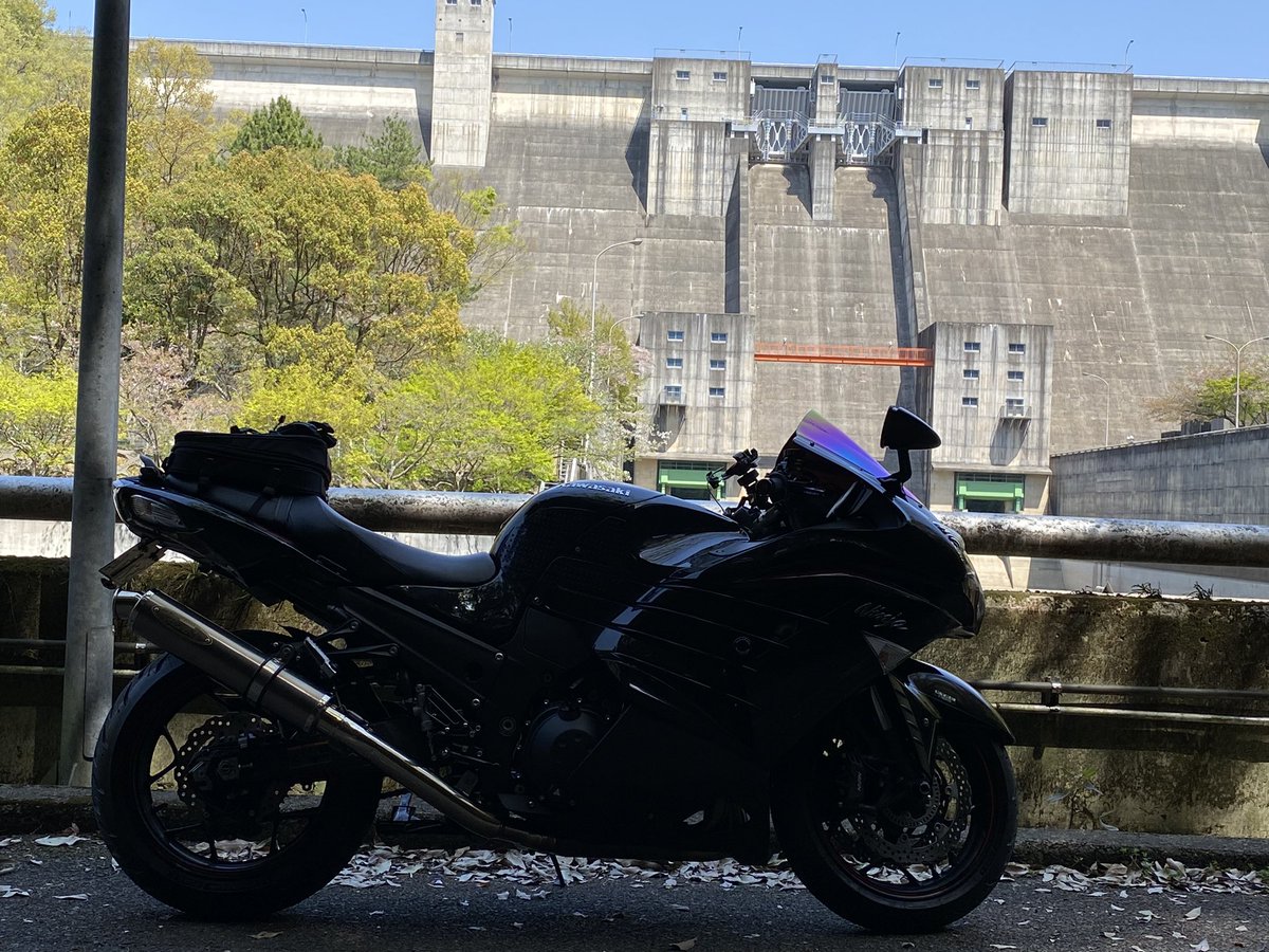 TGz3aek's tweet photo. ツーリング日和🤩
一庫ダム湖まで
#Kawasaki  #zx14r  #一庫ダム湖  #バイクのある生活   #バイク乗りと繋がりたい https://t.co/XDqP7SLKHE